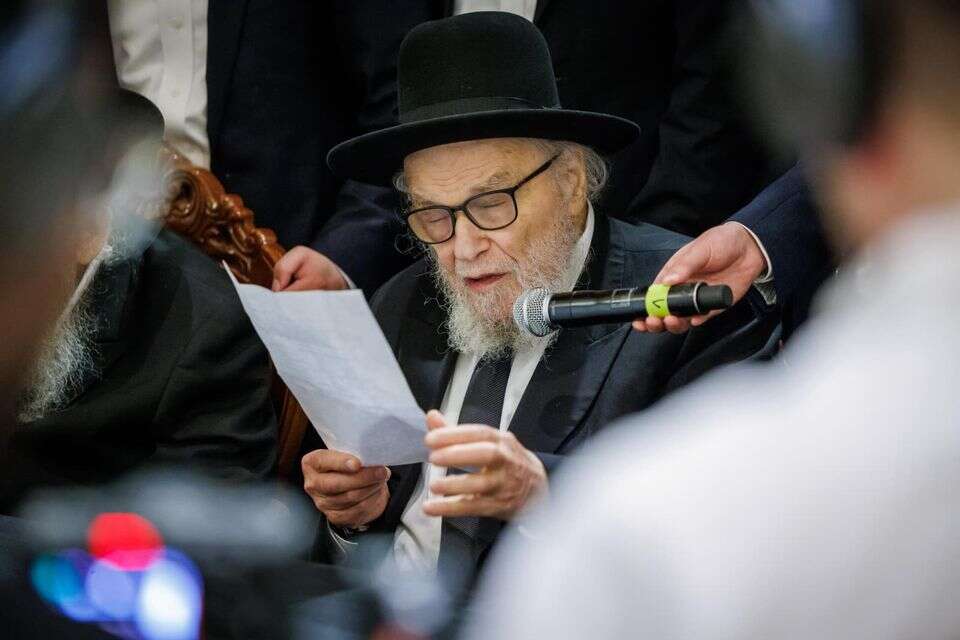הרב הירש , דניאל נפוסי