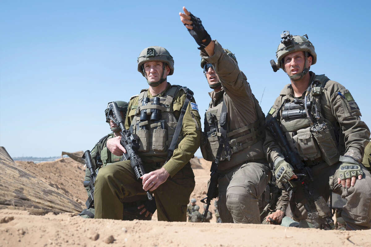 הלוי בשטח עזה. "בלילה שלפני המתקפה, מפקד האוגדה רוזנפלד לא נכנס פעם אחת לחמ"ל המודיעין" , דובר צה"ל