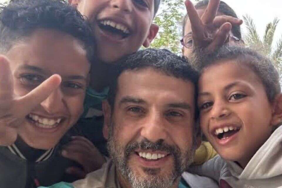 אדם חמאווי במהלך התנדבותו ברצועת עזה , .