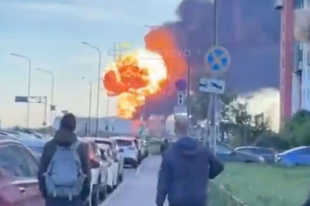 Kiev's revenge: huge explosions and columns of smoke - during Putin's important conference watch