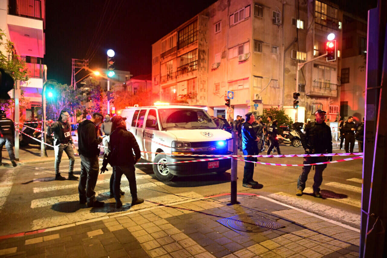 An argument over a price in the heart of Tel Aviv has degenerated into an obscene act