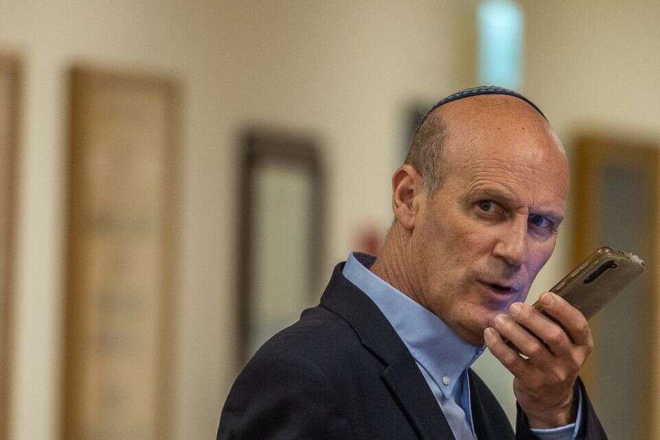 עו"ד מיכאל ראבילו , אורן בן חקון
