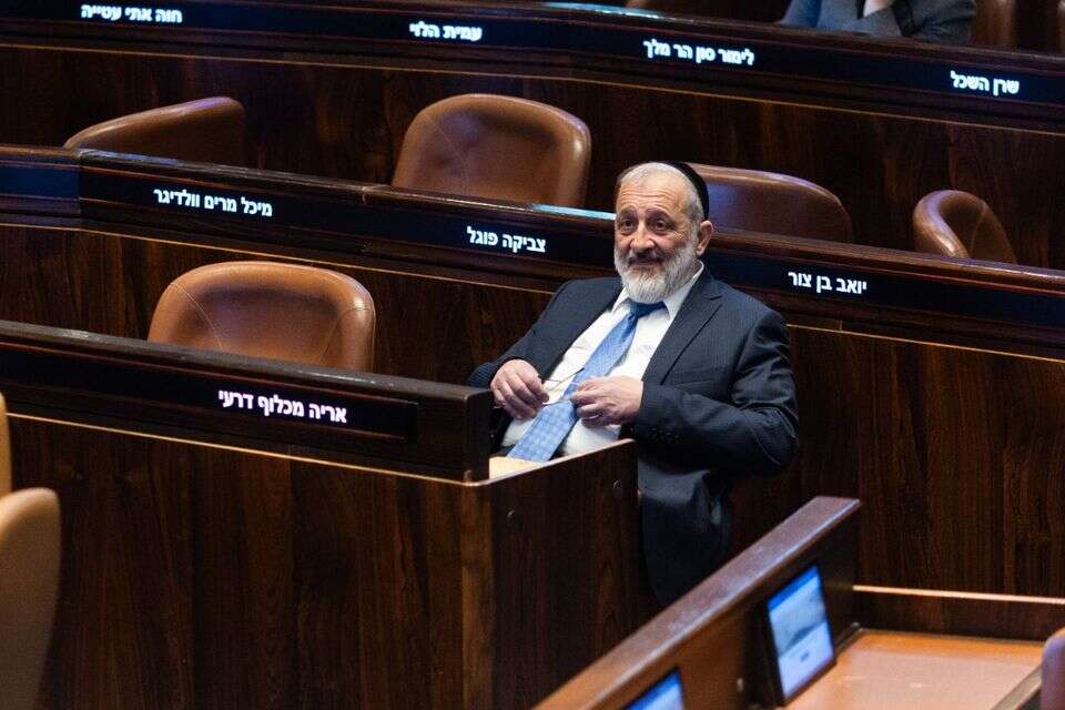 עומד לעשות טעות פטאלית. אריה דרעי במליאה , אורן בן חקון
