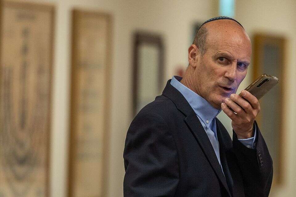 עו"ד מיכאל ראבילו , אורן בן חקון
