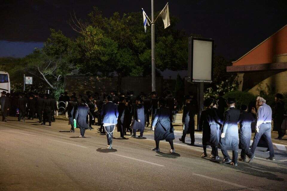 הפגנה של חרדים נגד גיוס חרדים מחוץ לביתו של שופט בית המשפט העליון נעם סולברג באלון שבות , חיים גולדברג/פלאש90