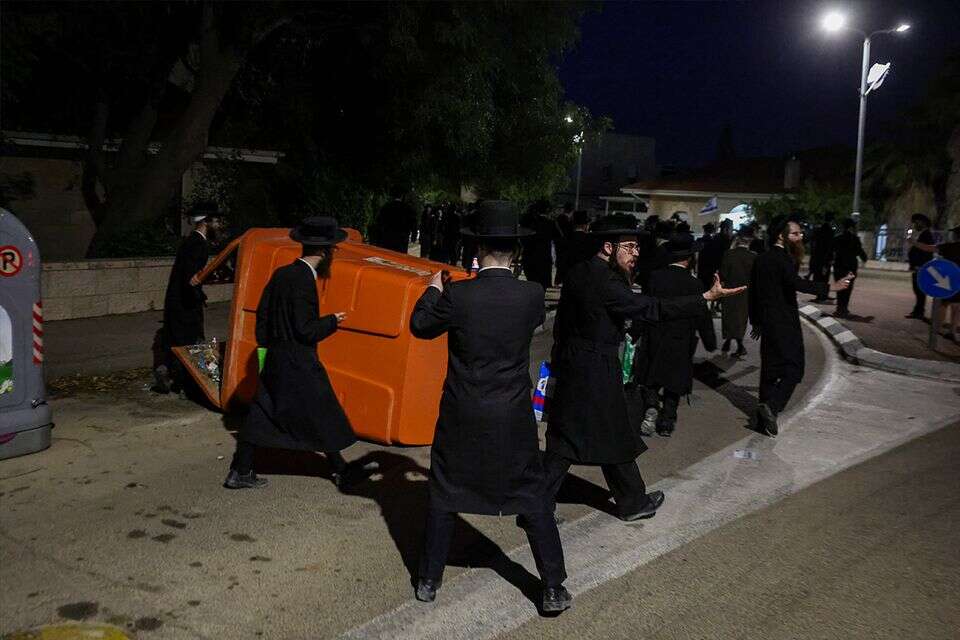 המהומות מחוץ לבית סולברג , חיים גולדברג/ פלאש 90