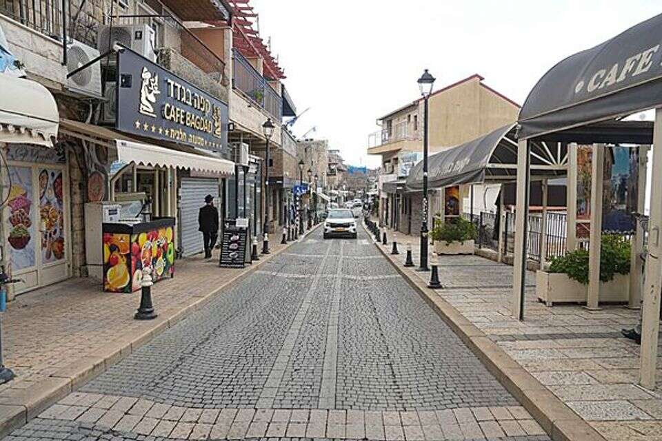 המדרחוב בצפת. תנועת לקוחות דלילה , אייל מרגולין/ג'יני