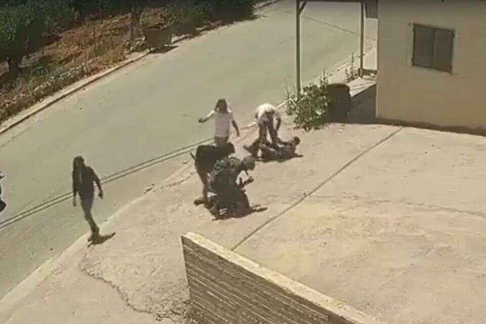 תיעוד האירוע בחווארה בו חייל מכה פלסטיני , רשתות ערביות