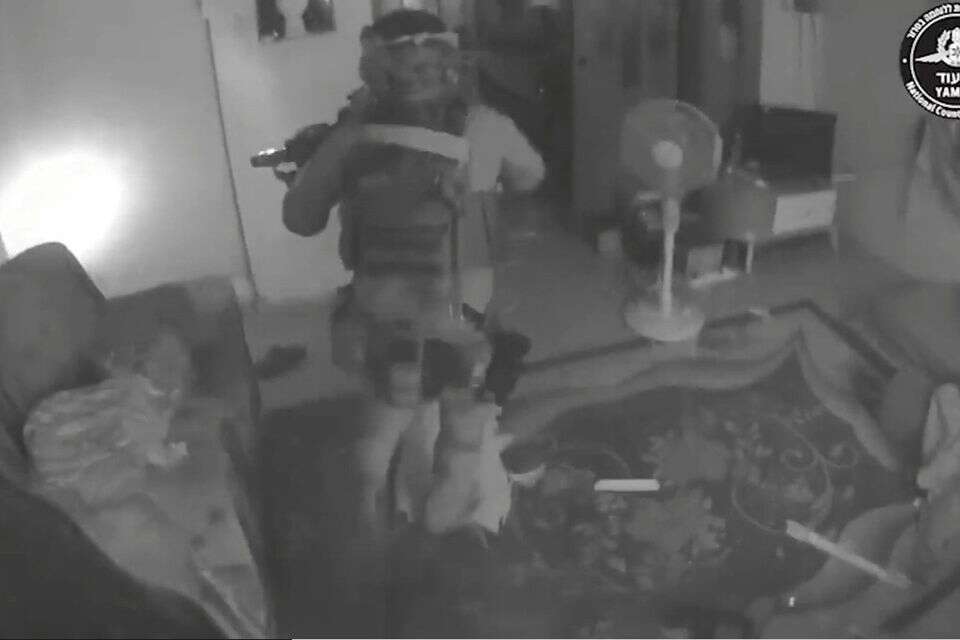 תיעוד מצלמות הגוף של לוחמי הימ"מ בעת חילוץ החטופים ב"מבצע ארנון" , דוברות המשטרה