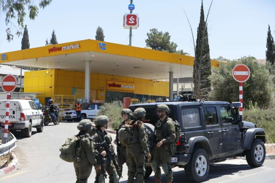 זירת פיגוע הירי בתחנת הדלק בכוכב יאיר , ללא