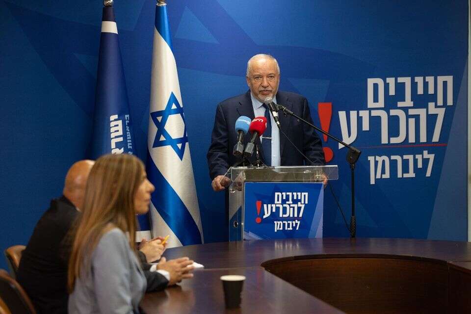 ליברמן בישיבת סיעה , אורן בן חקון