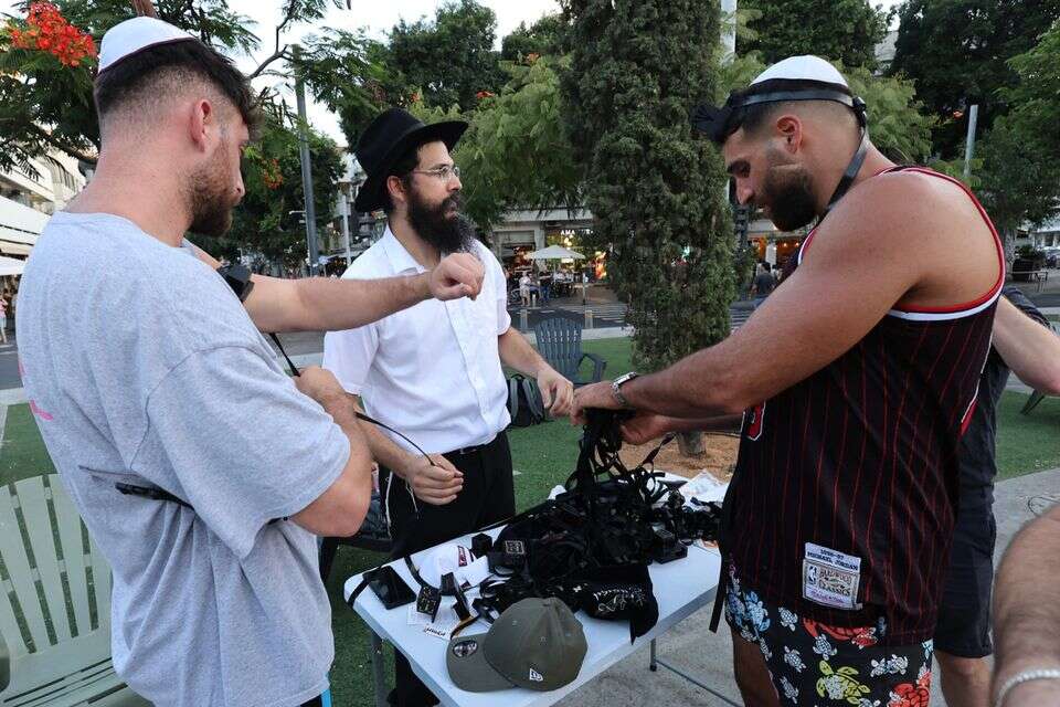 הנחת תפילין בכיכר דיזינגוף בתל אביב , קוקו