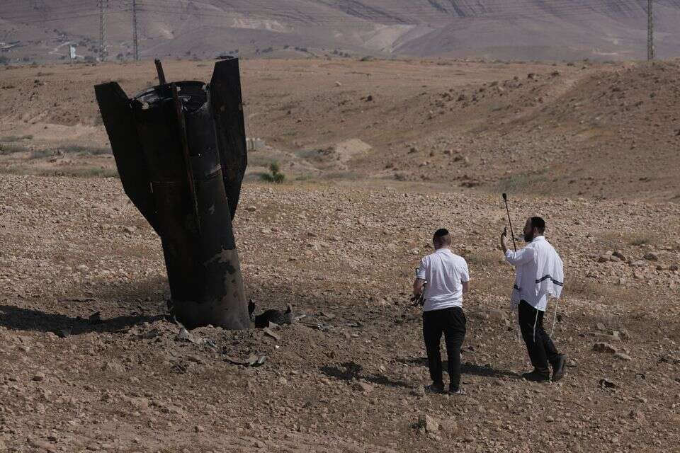 רסיס משיגור איראני באזור יריחו בתחילת בשבוע. חזית שלא נסגרת , AP