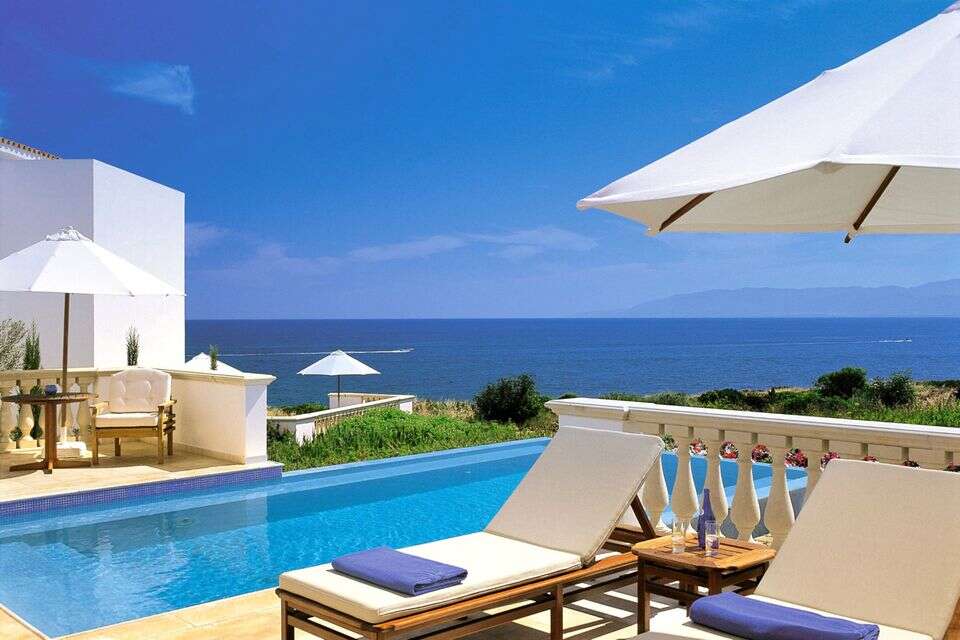 זינוק מטורף בטיסות של ישראלים ליעד השכן , Anassa Alexandros residence outdoor pool