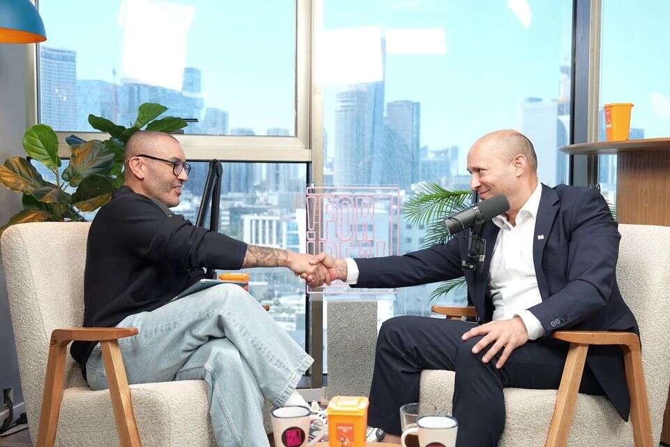 נפתלי בנט וערן סויסה באולפן ForReal , עדי לוי