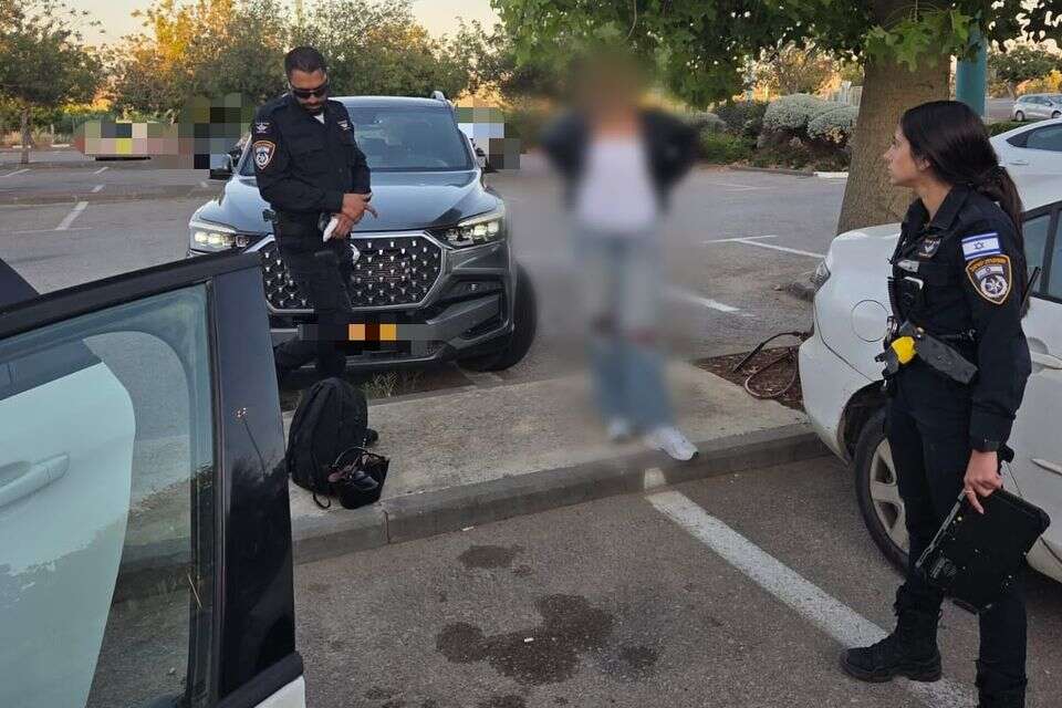 מעצר החשודה שהעבירה "רכבי חיסול" לארגוני פשיעה בחרה הערבית , דוברות המשטרה