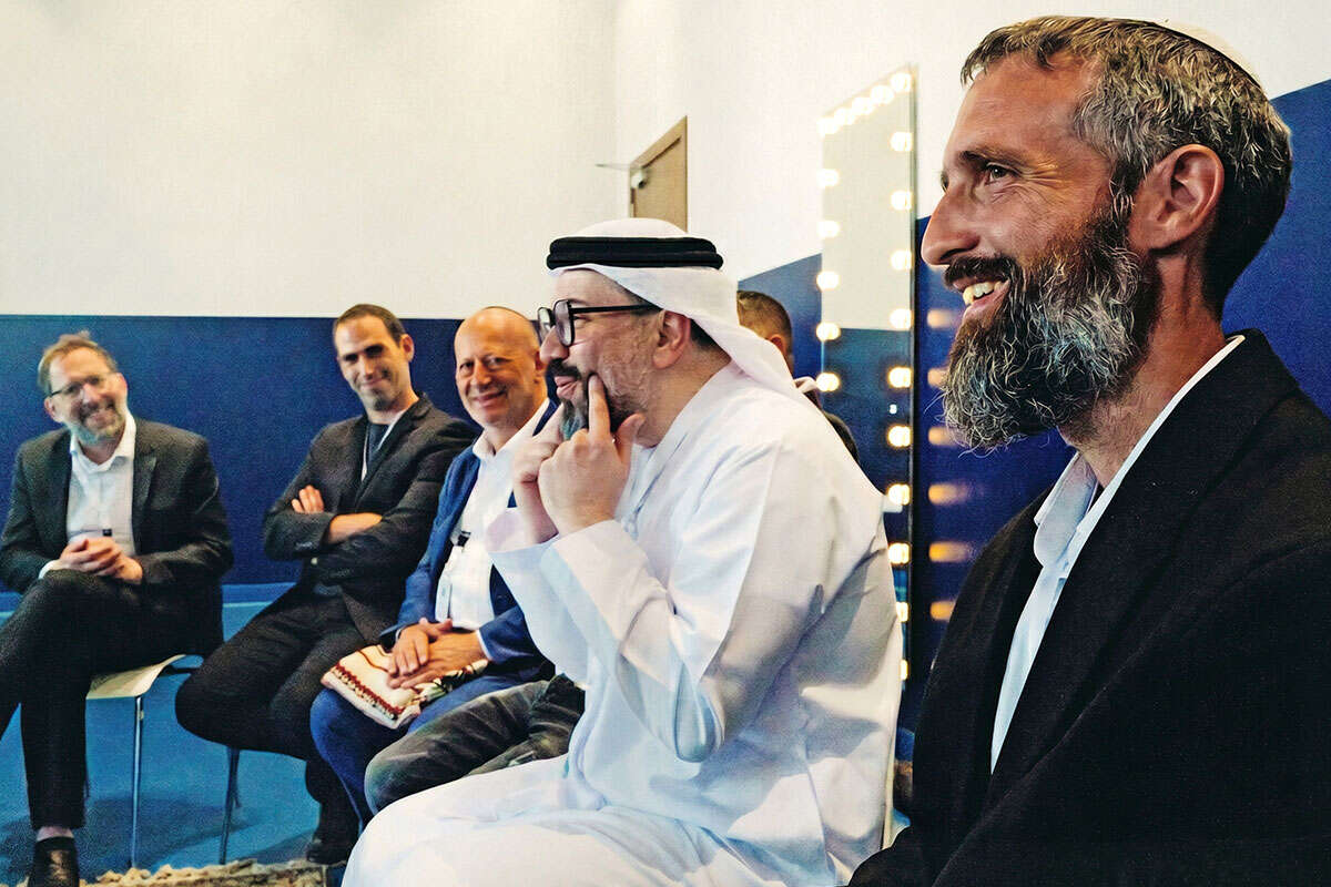 אנשי דת, מדע ורוח נקבצו מכל קצות תבל. מתוך הוועידה , דויד פרץ