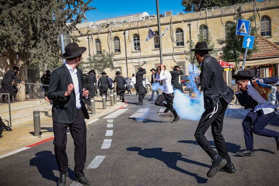 תמונה מדאיגה. חרדים מפגינים בירושלים נגד מעצר עריקים , נעם ריבקין פנטון / פלאש 90