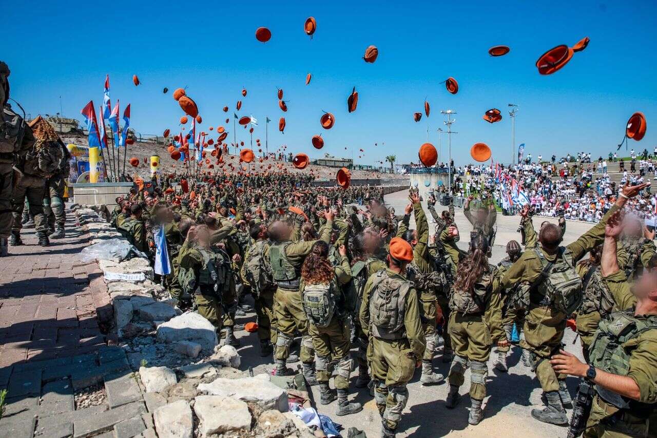 "There's room for everyone": the mixed brigade that finished a beret campaign in the shadow of the storm of the joint service