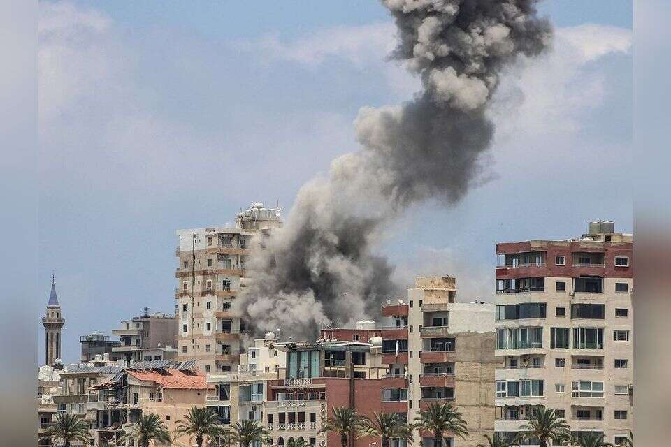 הגישה בצמרת מערכת הביטחון היא שיש להגיב בחומרה, עד כדי תקיפה נוספת בדאחייה. התקיפה הישראלית בדאחייה ביום ראשון , אי.אף.פי