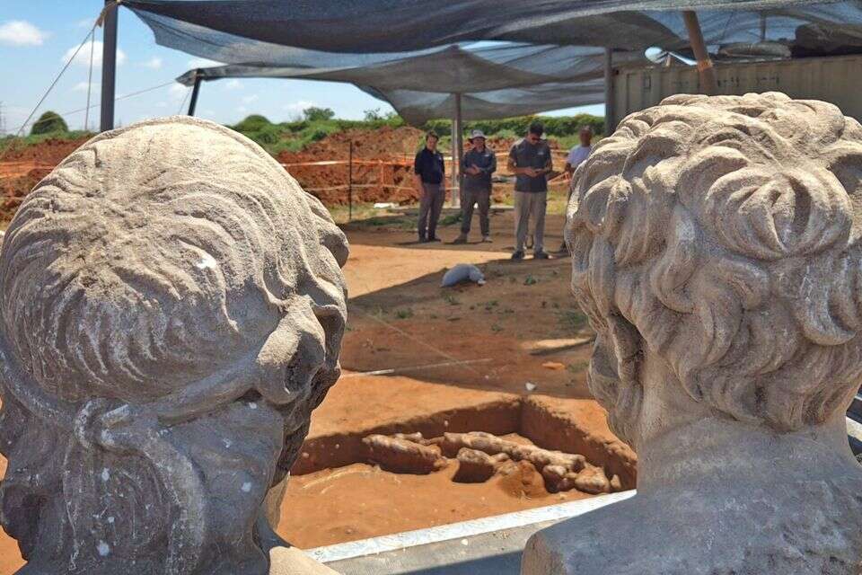 "ראינו משהו מבצבץ באדמה": תגלית "של פעם בחיים" - ליד בנימינה