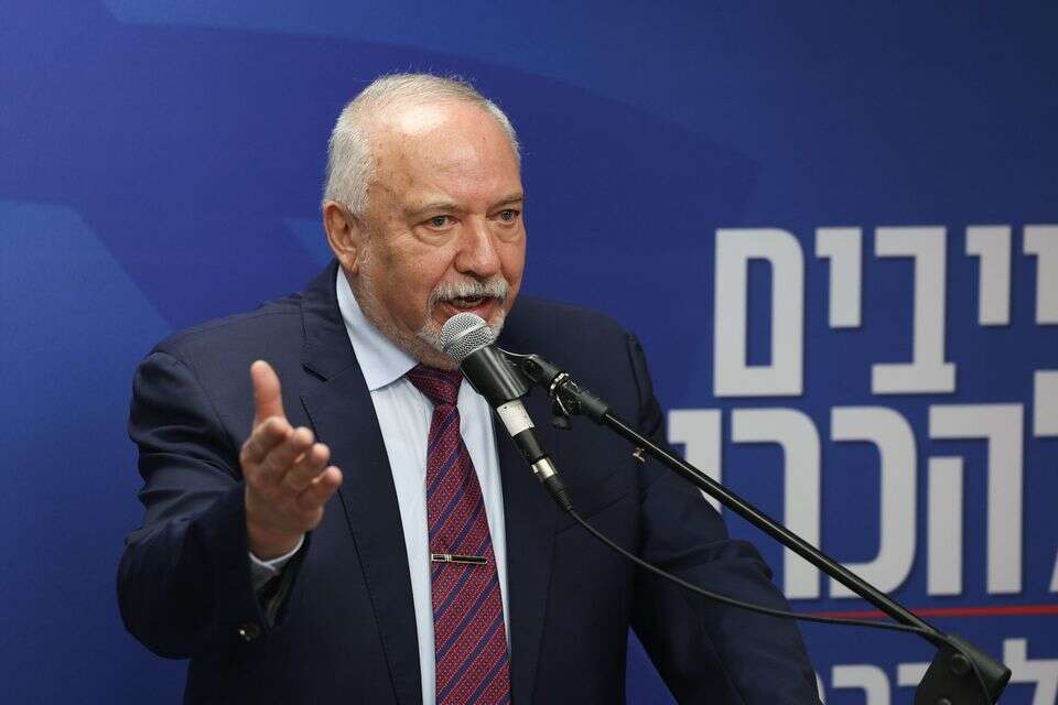 ליברמן בישיבת סיעת "ישראל ביתנו" , אורן בן חקון