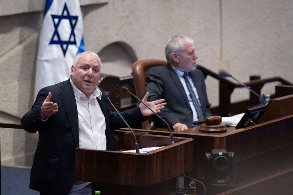 השר דודי אמסלם , אורן בן חקון