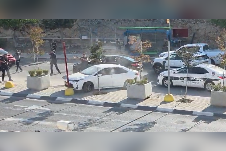 חשוד פלסטיני שנהג ברכב גנוב נורה לאחר שניסה לדרוס שוטרים , השימוש נעשה לפי סעיף 27א' לחוק זכויות יוצרים