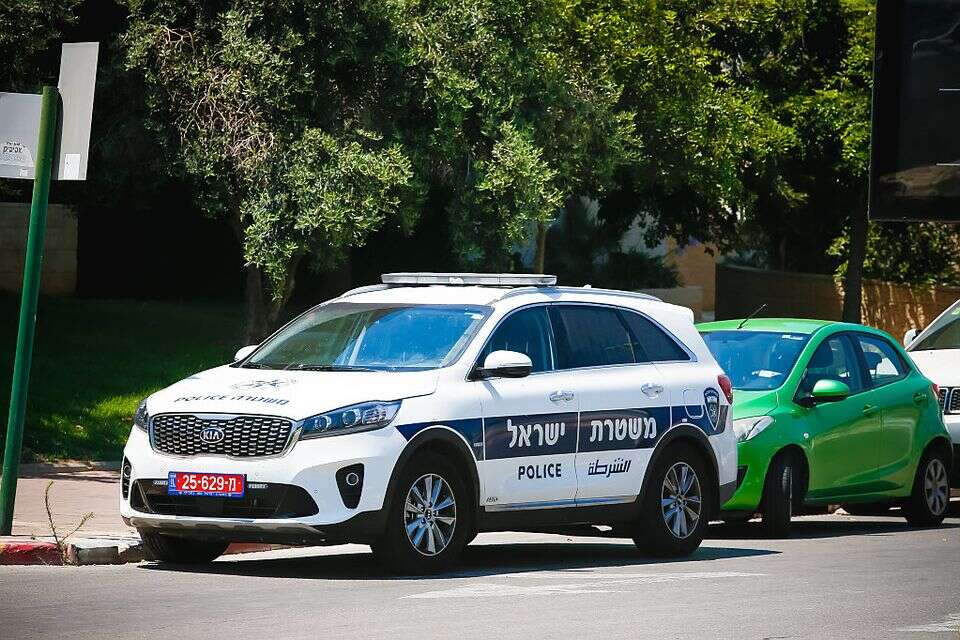 התפרע ותקף באלימות קשה עד שהגיעו השוטרים , מרקו