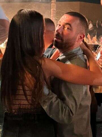 אחרי העצירה: עומר אדם הגיע להופעה של זמר אחר