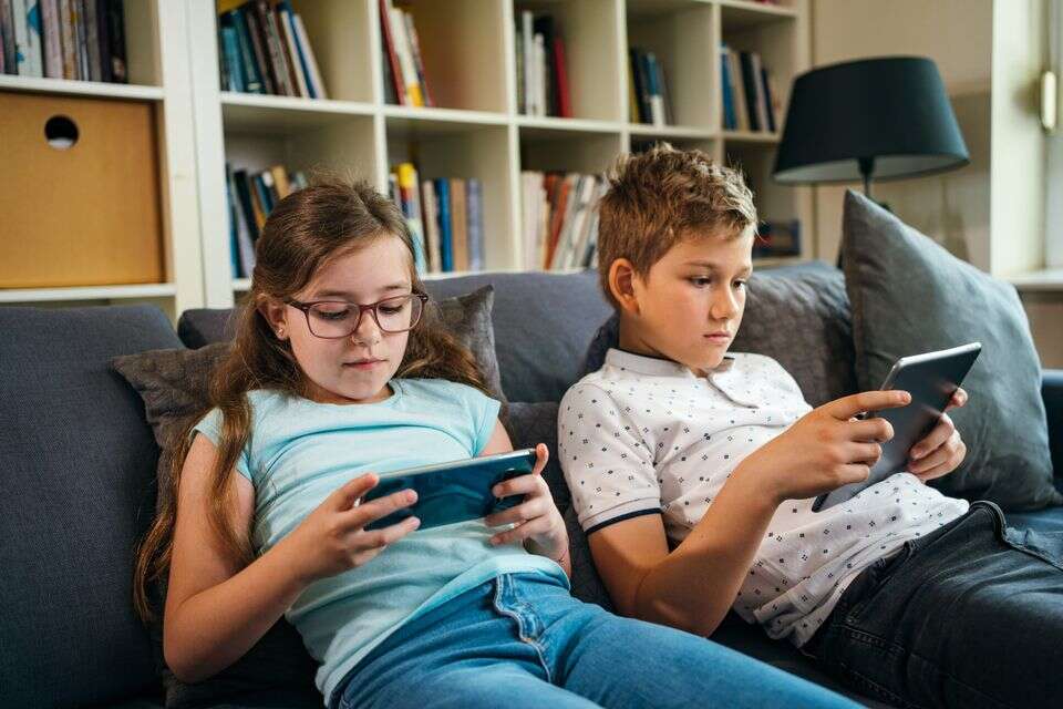 ילדים סמאטרפון טלפונים חופש גדול , istockphoto