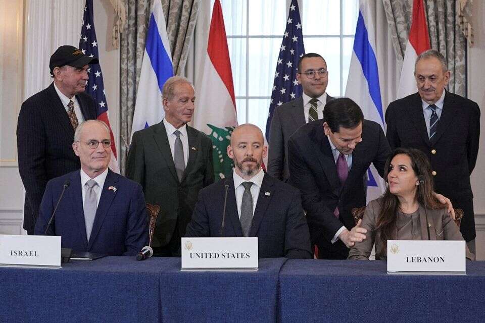 נציגי ישראל ולבנון חותמים על ההסכם , AFP