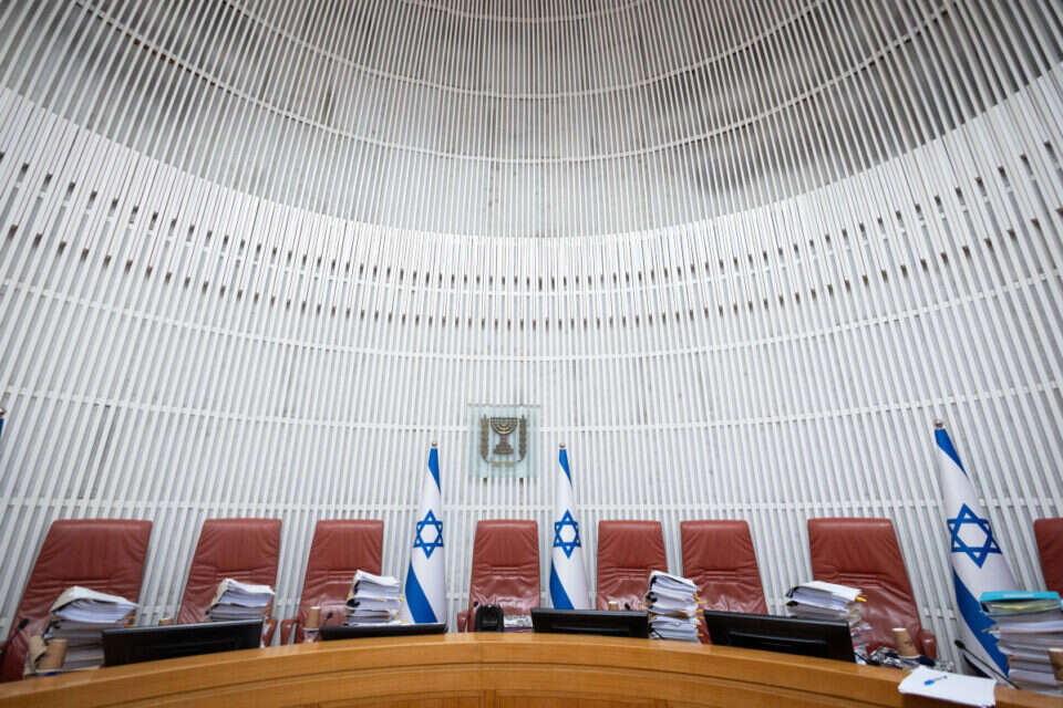 אולם בית משפט העליון , אורן בן חקון