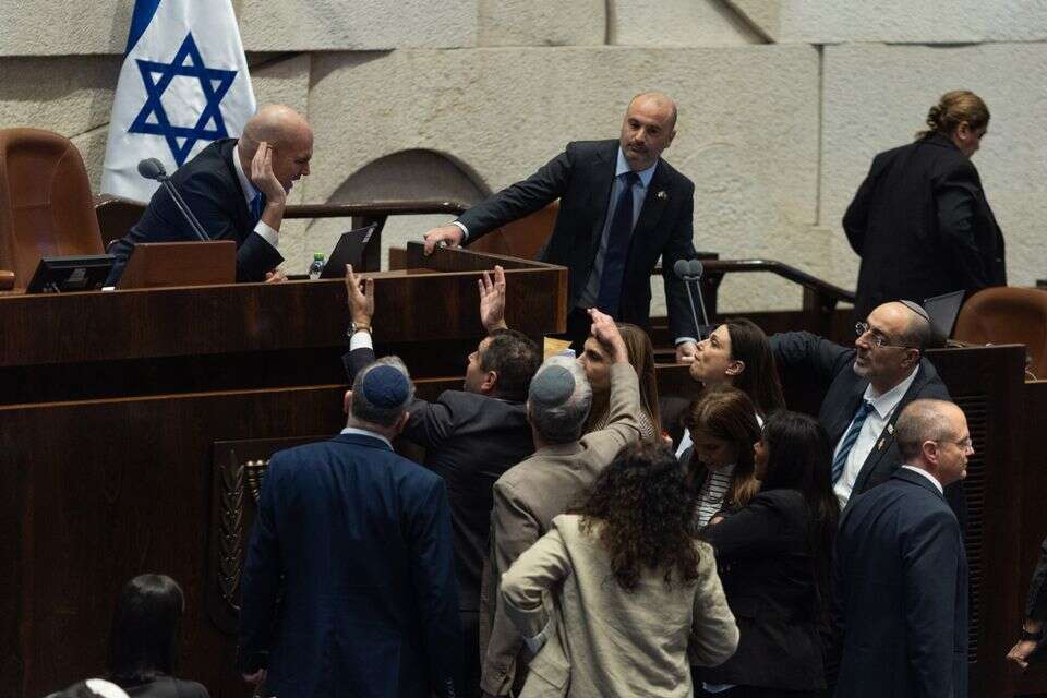 סערה במליאה לאחר ההצבעה על בחירת מבקר המדינה , אורן בן חקון