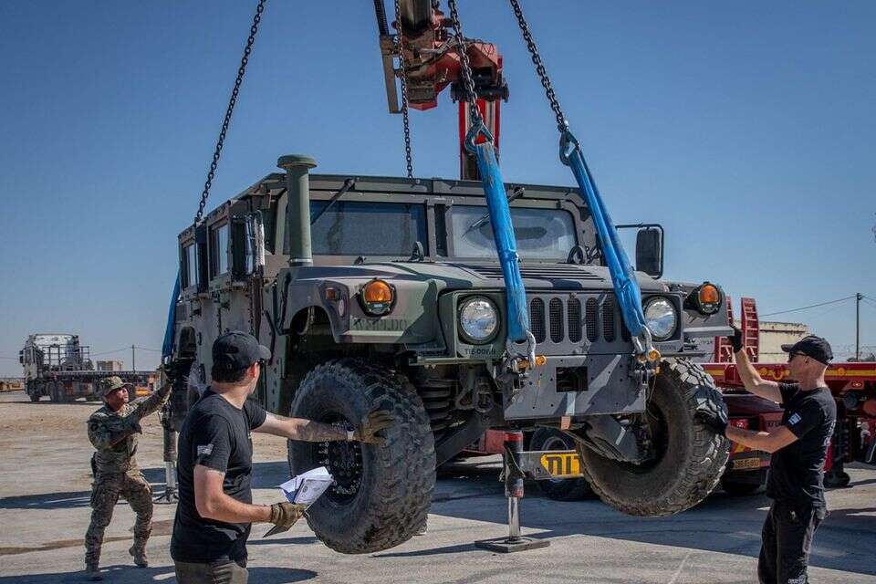 ג'יפ טקטי שמיועד לשמש את מועצת השלום ברצועת עזה מגיע לישראל , מועצת השלום של עזה