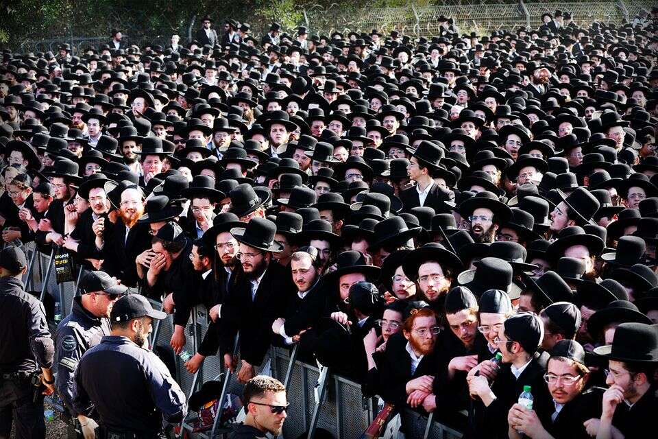 הפגנת מחאה ותפילה של חסידות גור ליד כלא צבאי בית ליד מחנה 10 , ללא