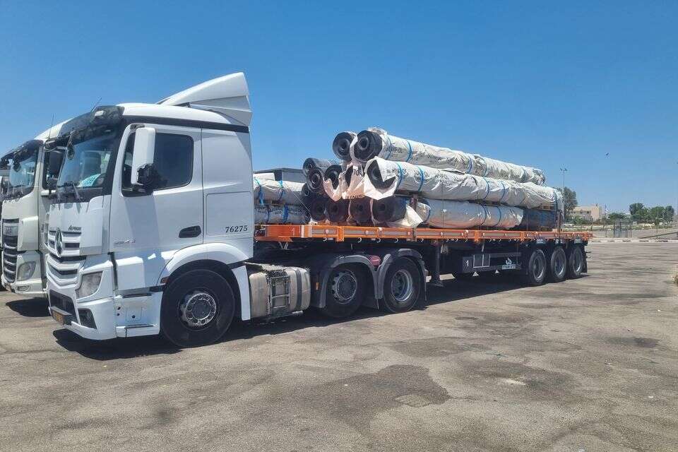 משאיות סיוע שנכנסות רצועת עזה , ללא קרדיט