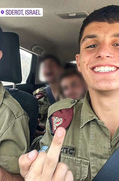 סמ"ר איתי מרציאנו בדרך לדרום, שעות לפני שנפל , באדיבות המשפחה