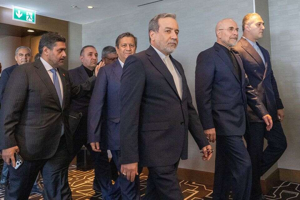 עבאס עראקצ'י, מוחמד קאליבאף ובכירי המשלחת האיראנית מגיעים לשוויץ , רויטרס
