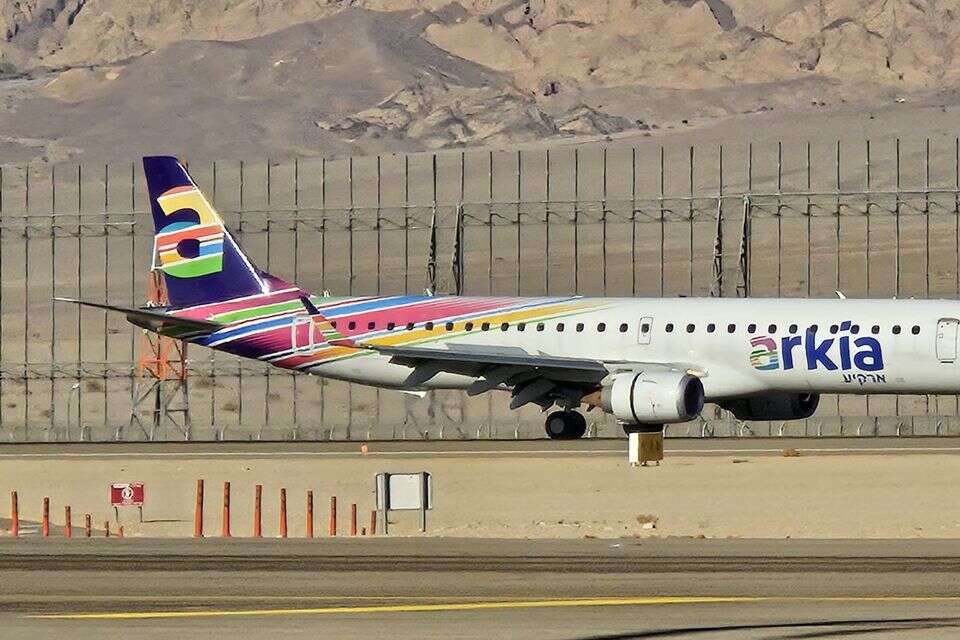 מטוס של ארקיע בנמל התעופה רמון , רונית זילברשטיין