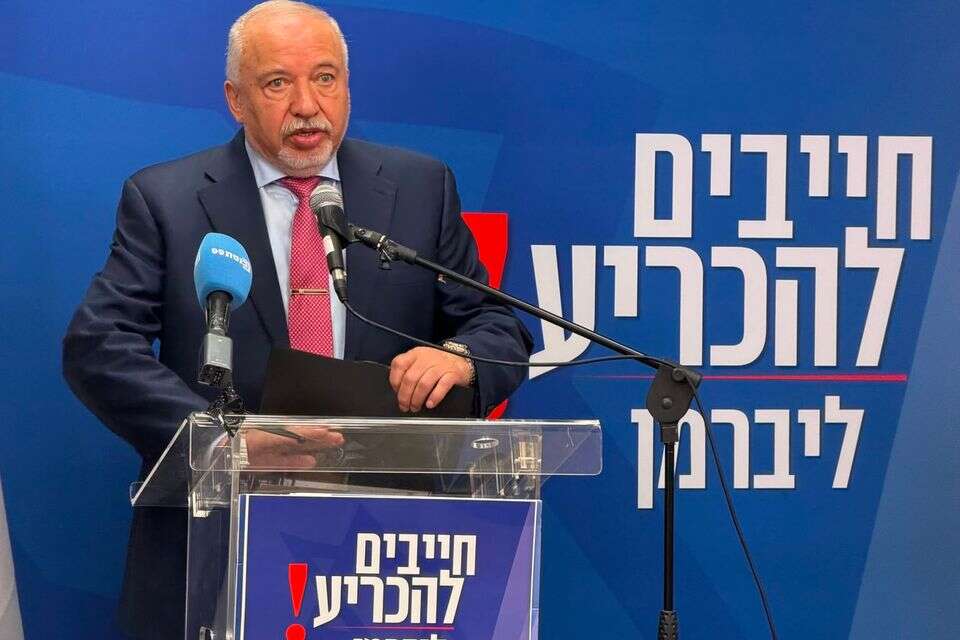 יו"ר ישראל ביתנו אביגדור ליברמן בישיבת הסיעה , ביני אשכנזי