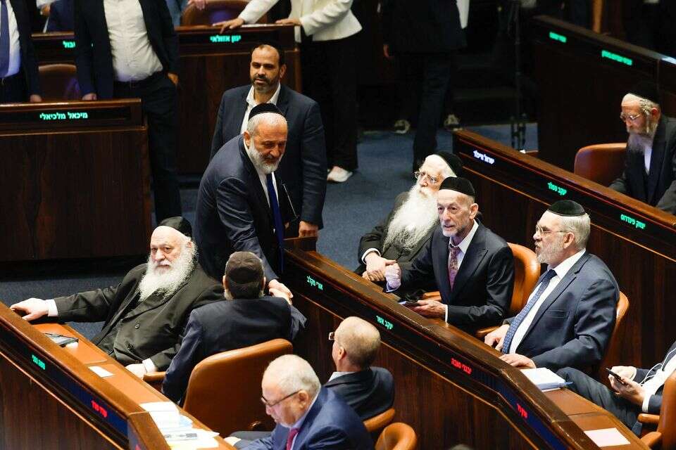 אישור חוק יסוד לימוד תורה במליאה. הכבדה על מערכת הביטחון , אורן בן חקון