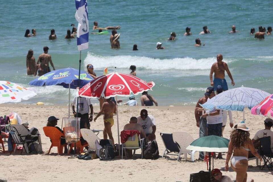 מתרחצים בחוף הים בתל אביב, ארכיון , גדעון מרקוביץ'