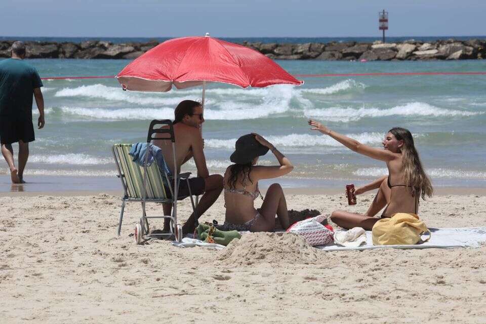 מבלים בחוף הים בתל אביב , גדעון מרקוביץ'