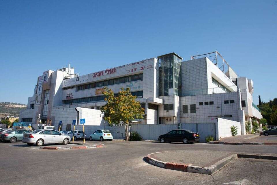 קניון כיכר העיר בכרמיאל , אנצ׳ו גוש / ג׳יני