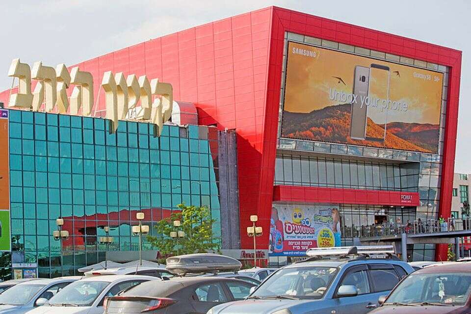 קניון הזהב , יהשע יוסף