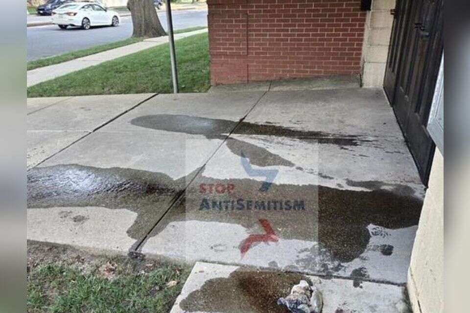 זריקת הצוא מחוץ לבית הכנסת , רשת X