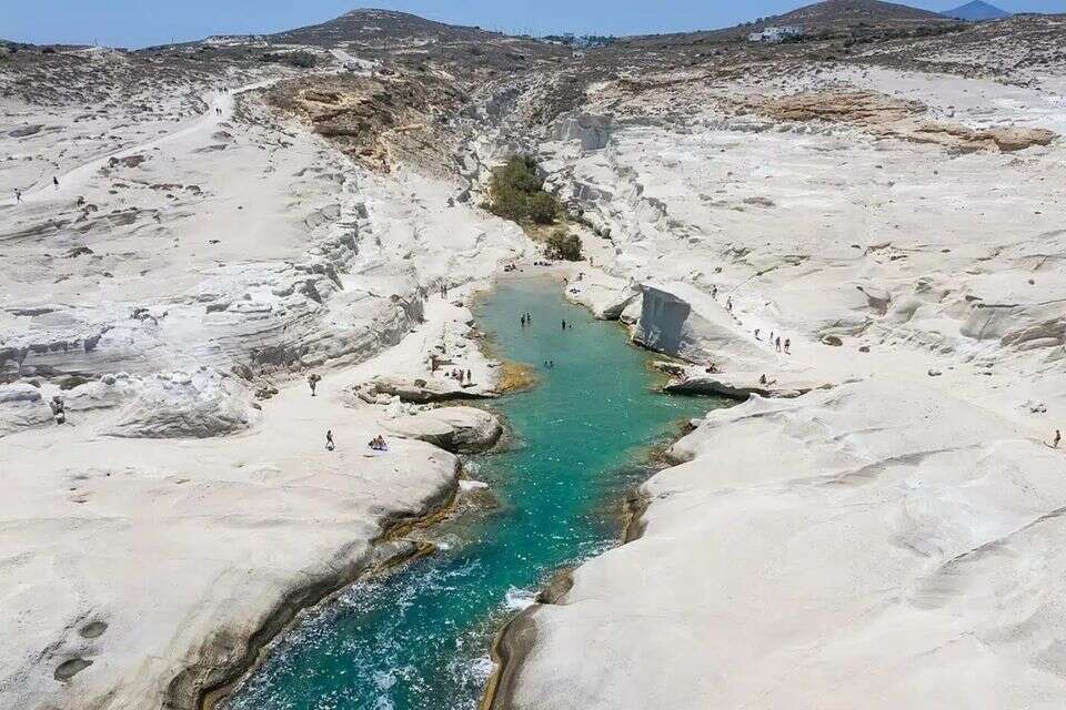 Sarakiniko Beach , Wikimedia Commons