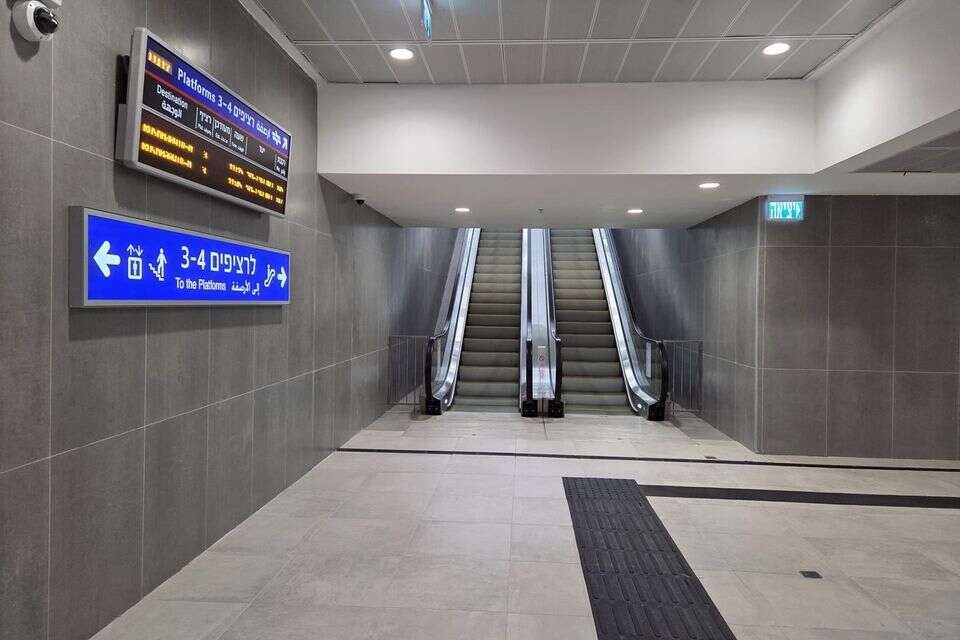תחנות הרכבת החדשות , אופיר בר גיא