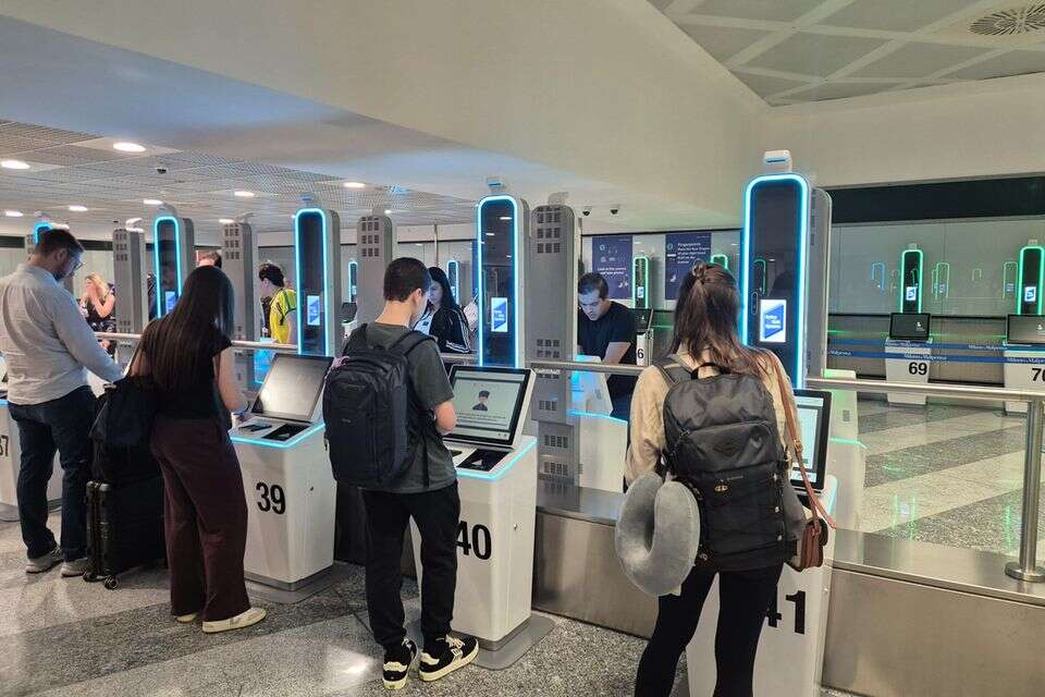 מערכת EES. אם לא תוכיחו שיש לכם כרטיס חזור או את מקום האירוח שלכם, עלולים לסובב אתכם לאחור , סהר אברהמי